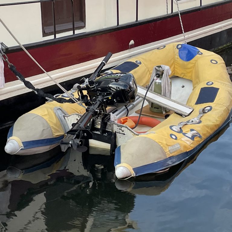 Hoe plak je een rubberboot